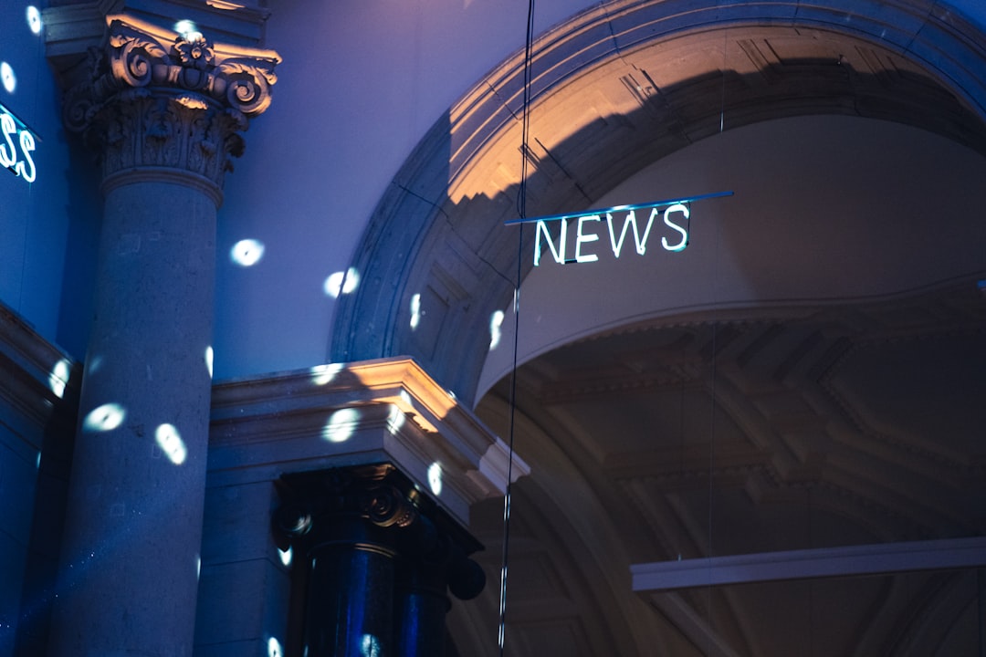 Studio de télévision traitant de cybersécurité